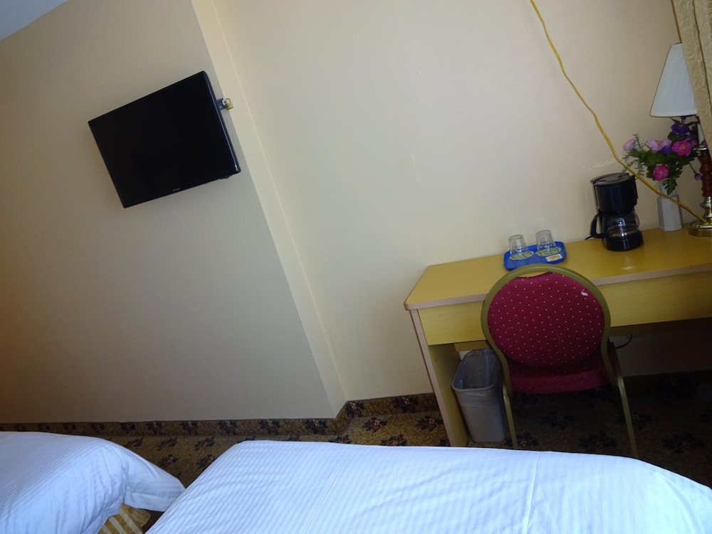 Flushing Hotel 13/60