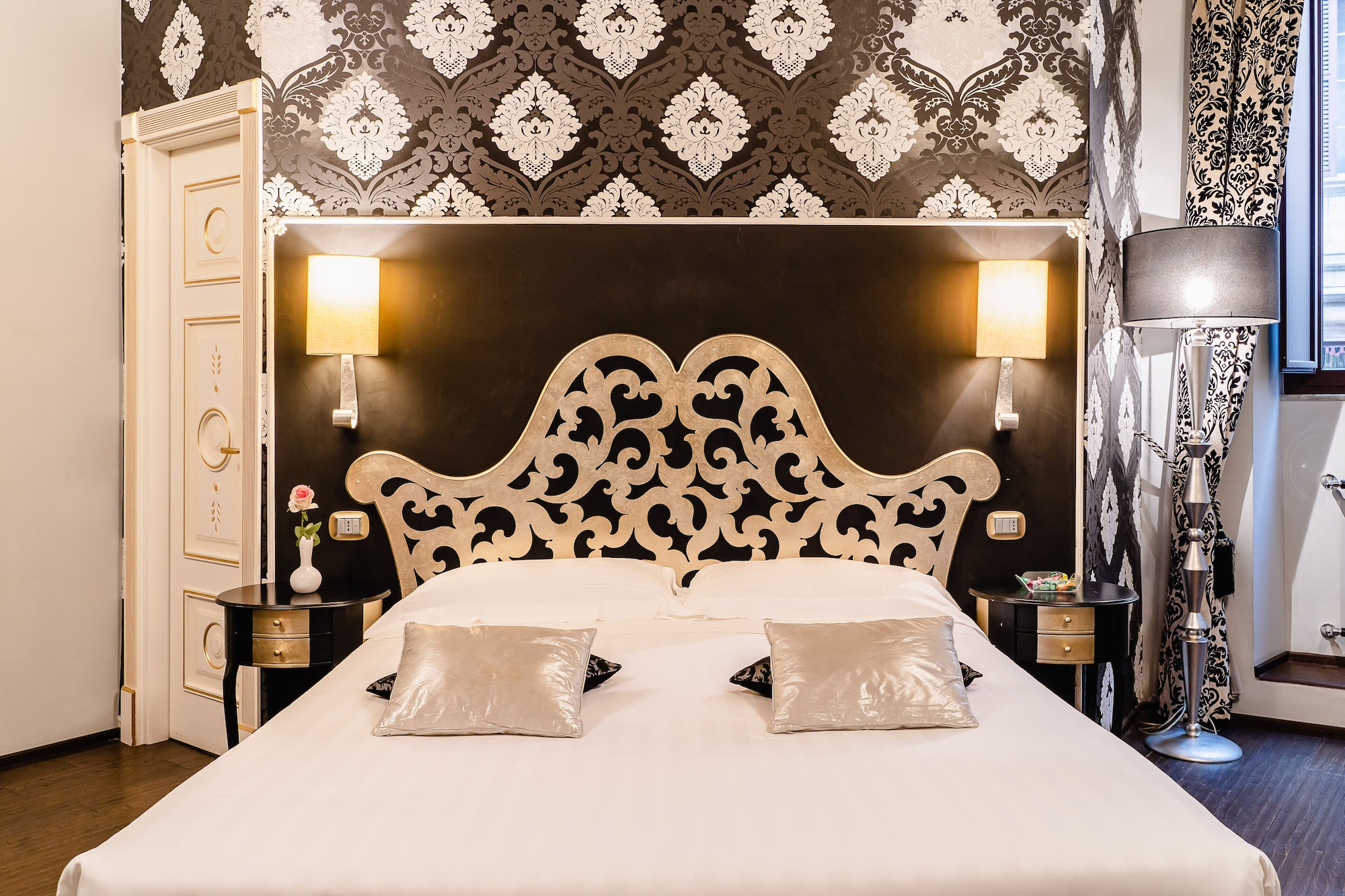 DELUXE, DOUBLE BED