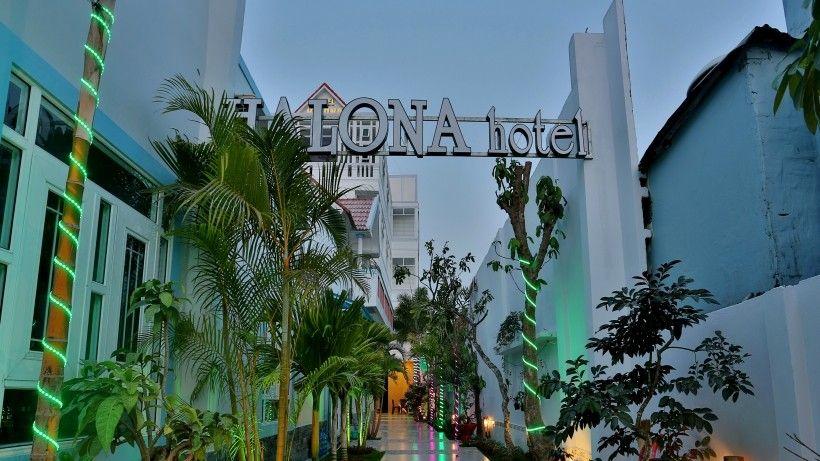 Halona Hotel 3/35