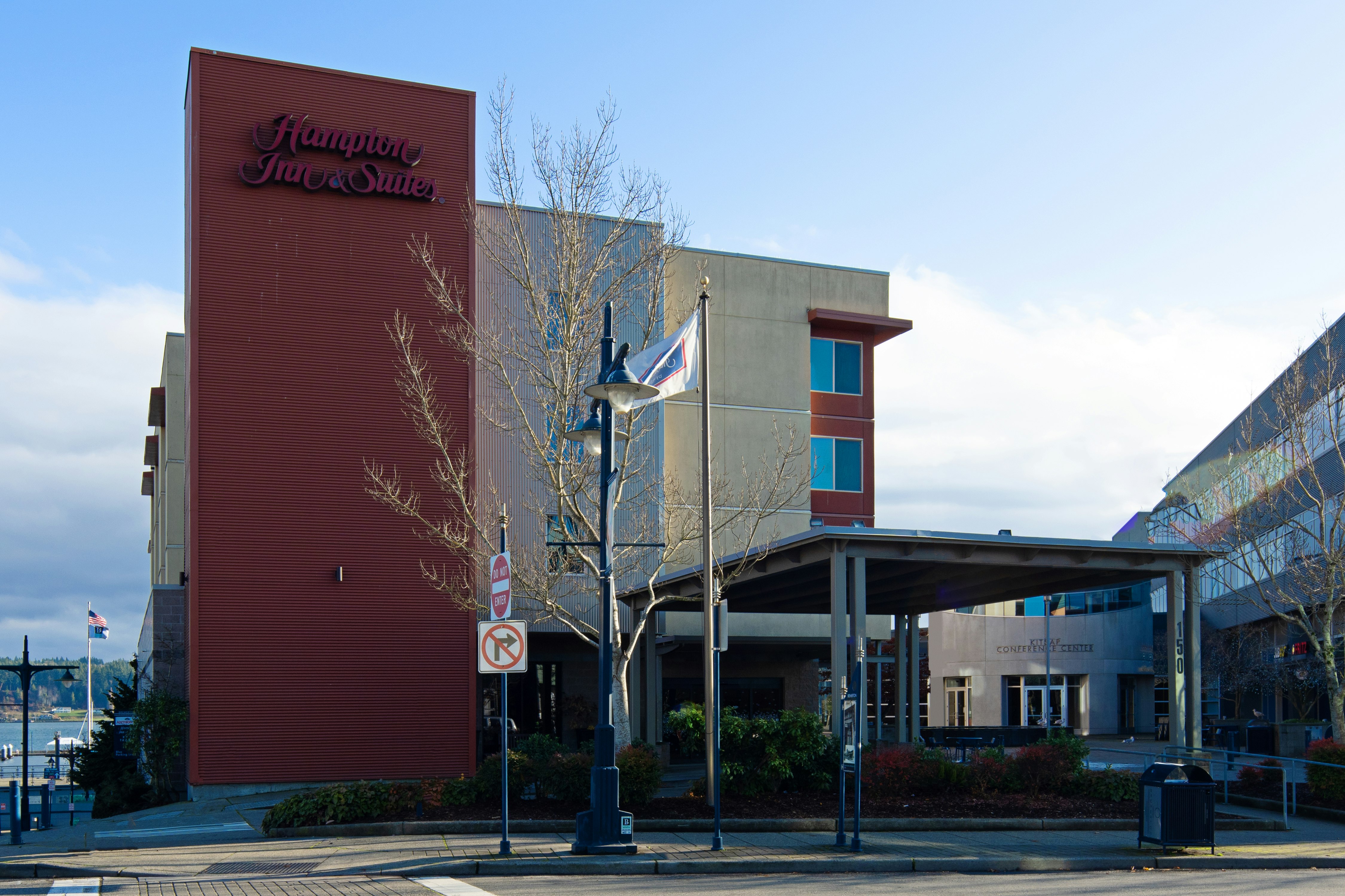 Hampton Inn Suites Bremerton in BREMERTON - WA