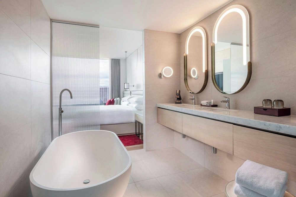 Adelaide Marriott Hotel 44/47