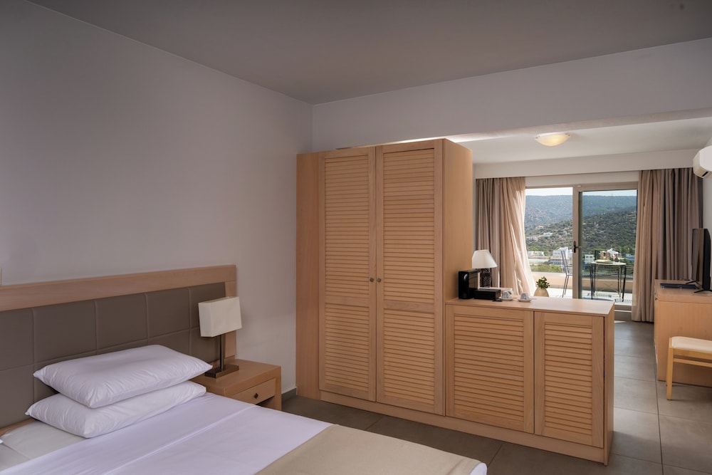 Suite, Twin Beds, Lateral Side Sea View, 2 Sofa, Outdoor Jetted Tub