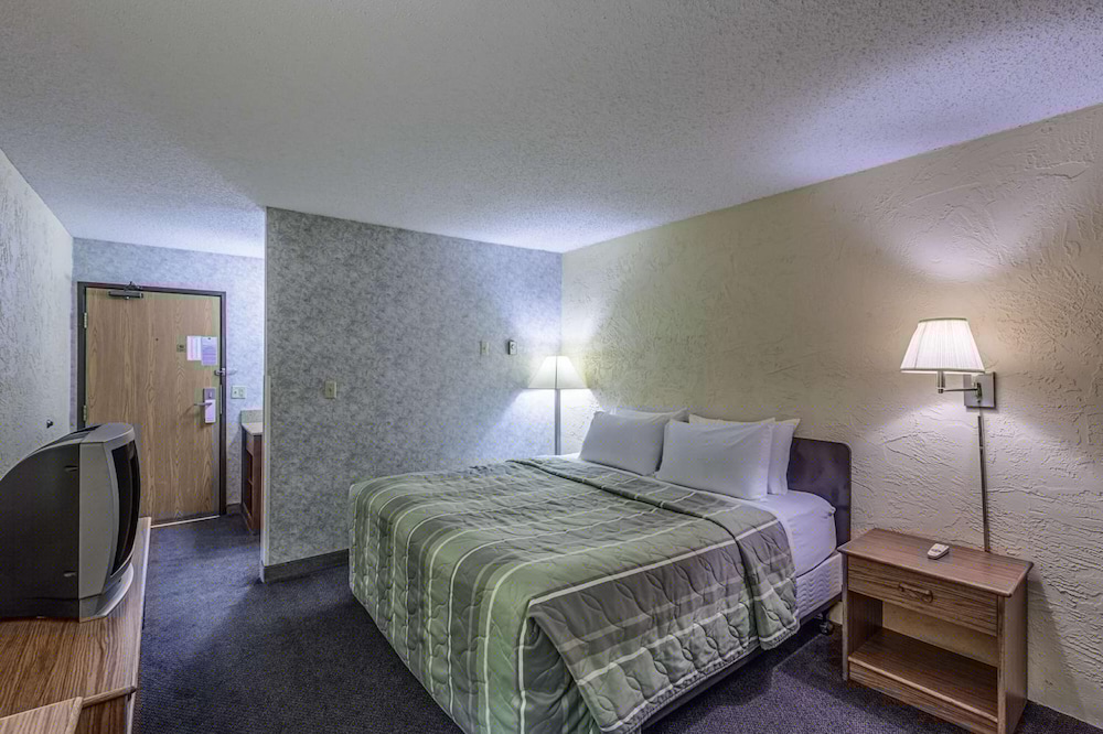 Motel6 Oak Creek, WI 36/53