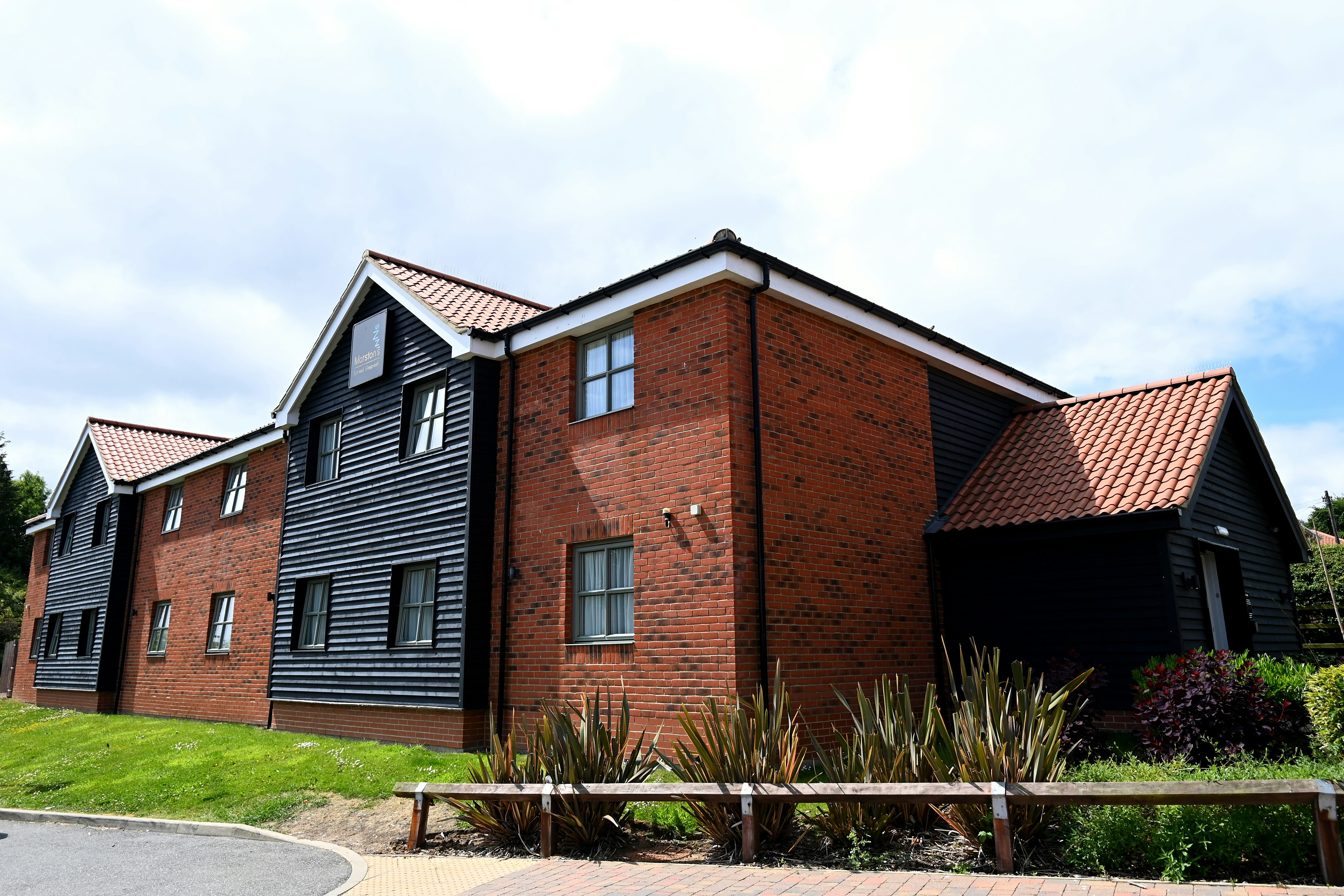 Penny Hedge by Marston's Inns 1/23