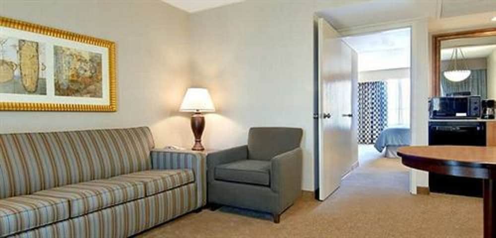 Embassy Suites by Hilton Piscataway Somerset 38/59