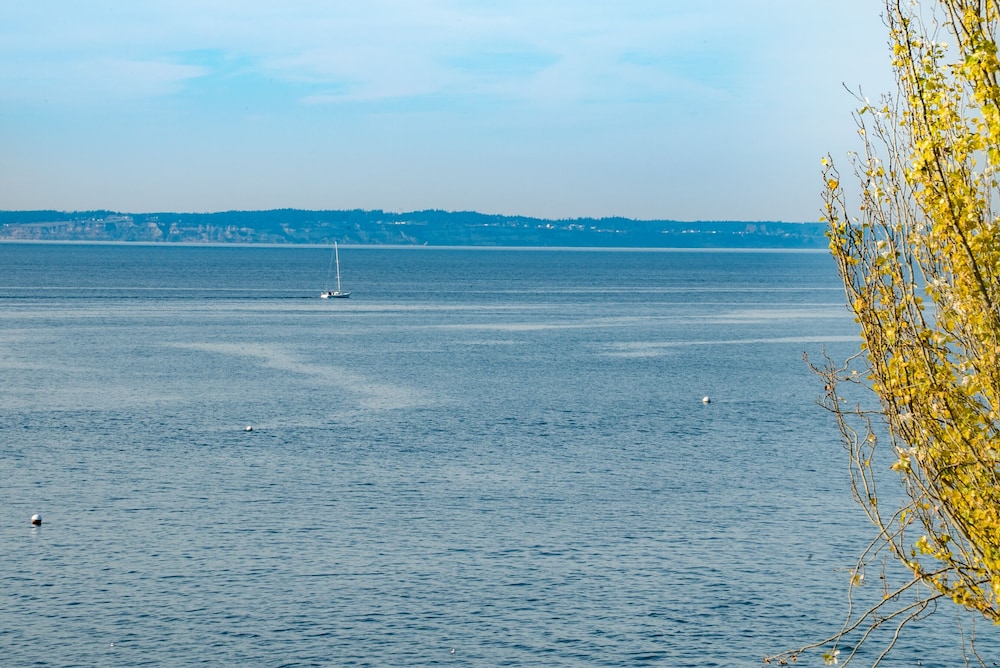 Camano Island Inn 56/67