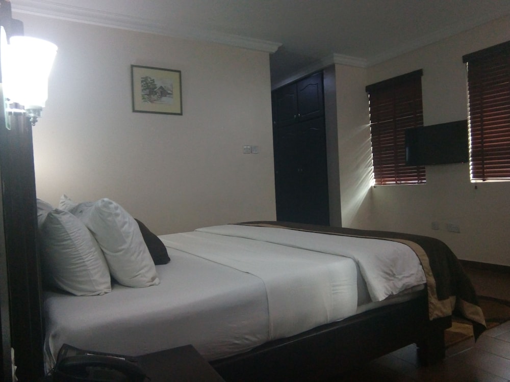 غرفة تنفيذية بسرير كوين بإطلالة على المسبح، Neocourts Hotel 2/2