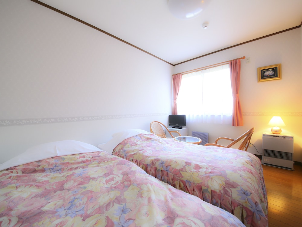 2 BEDROOMS, STANDARD, TWIN BEDS, GARDEN VIEW