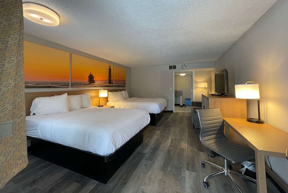 Days Inn & Suites by Wyndham Port Huron 5/12