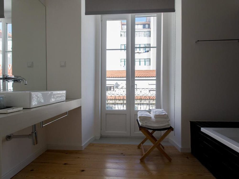 The 8 Downtown Suites 67/67