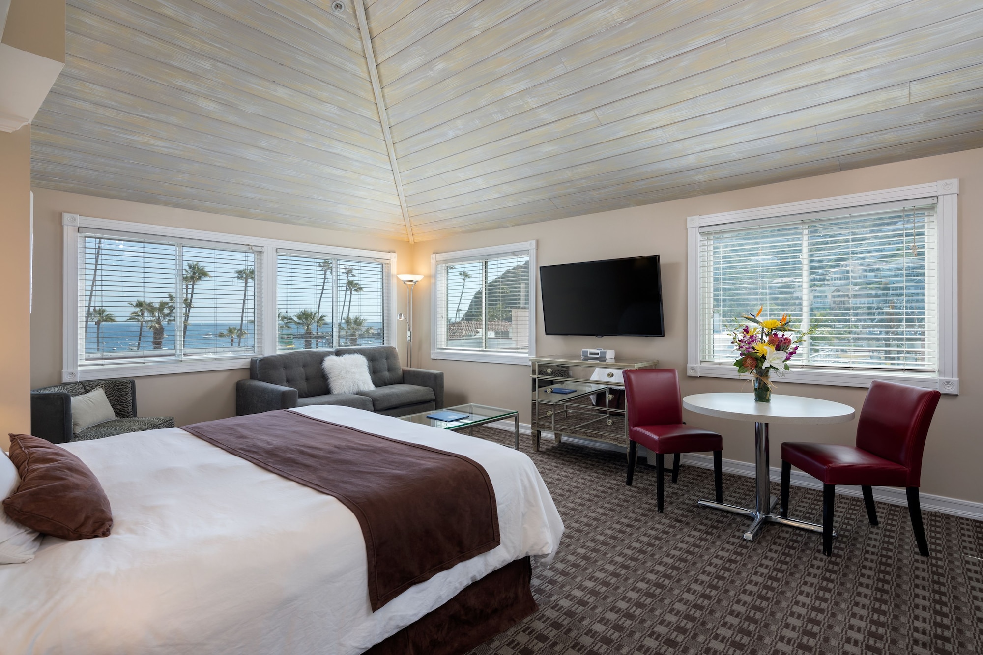 Melia, Suite, King Bed, Sofa، Glenmore Plaza Hotel 2/4