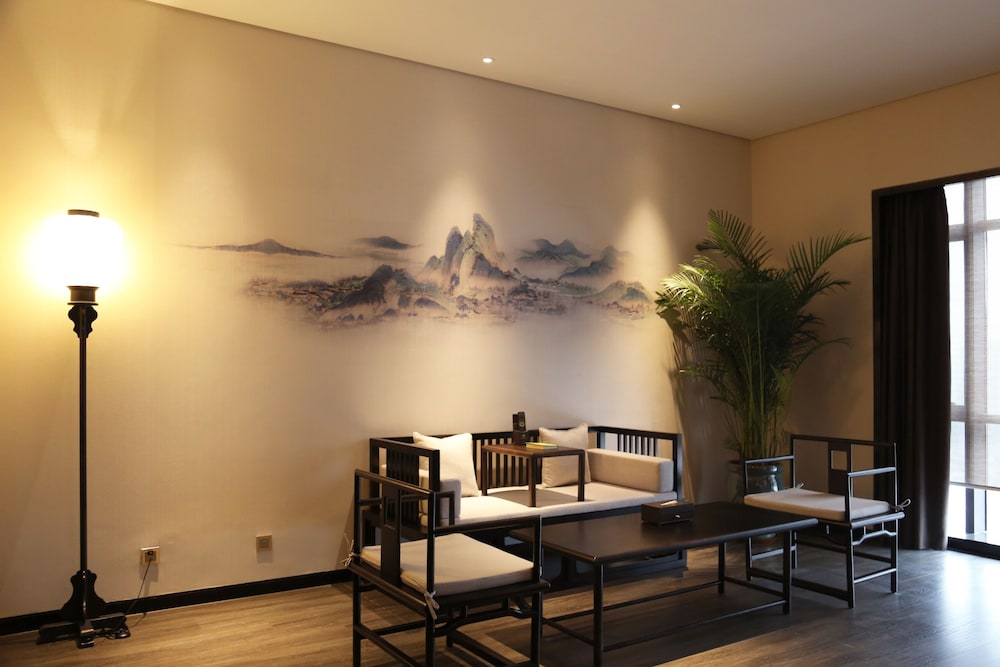Amitabha Hotel 36/47
