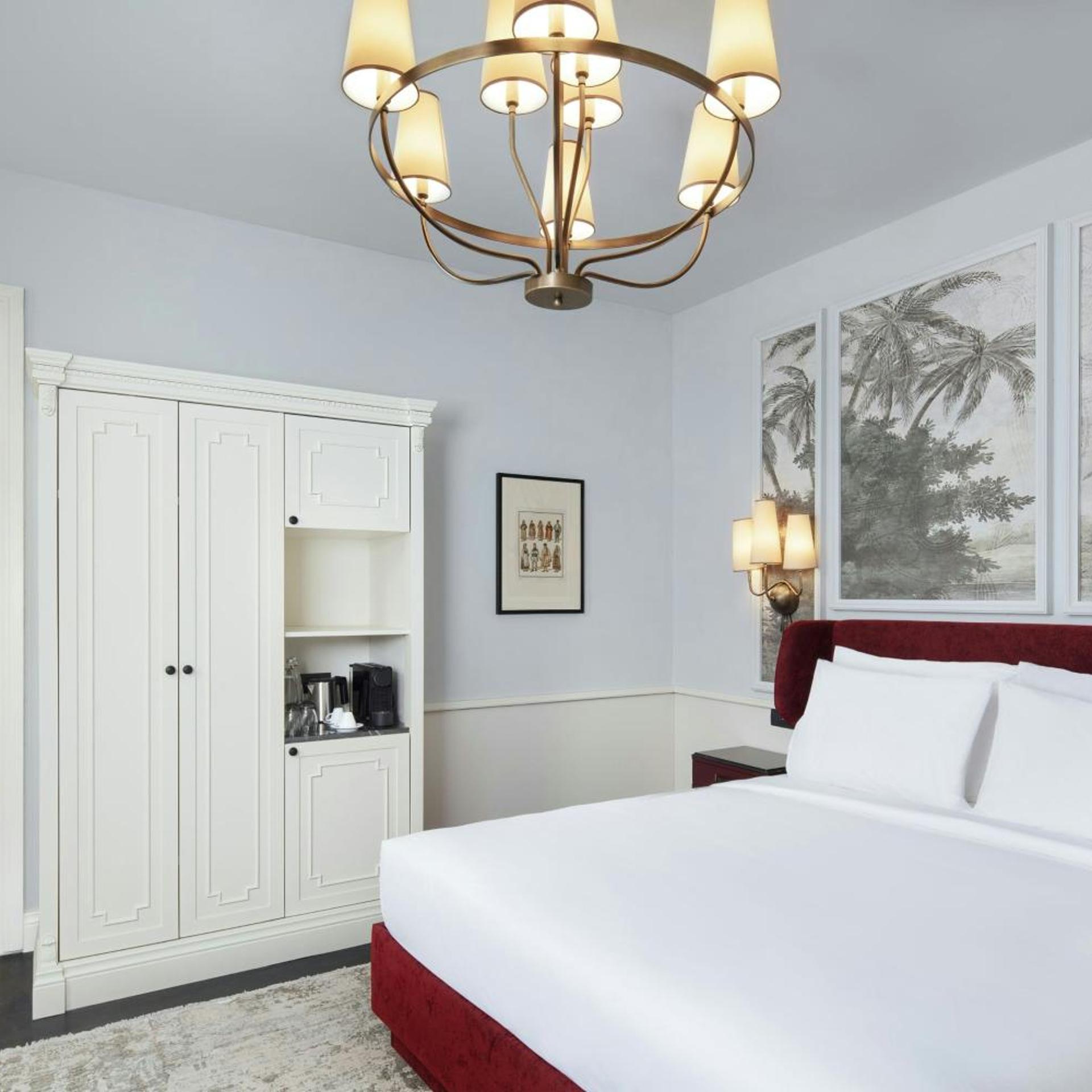 Standard, Queen Bed, No Window