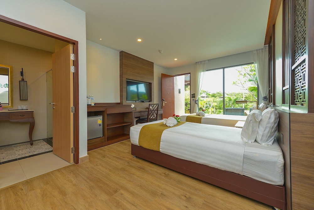 VILLA, POOL ACCESS