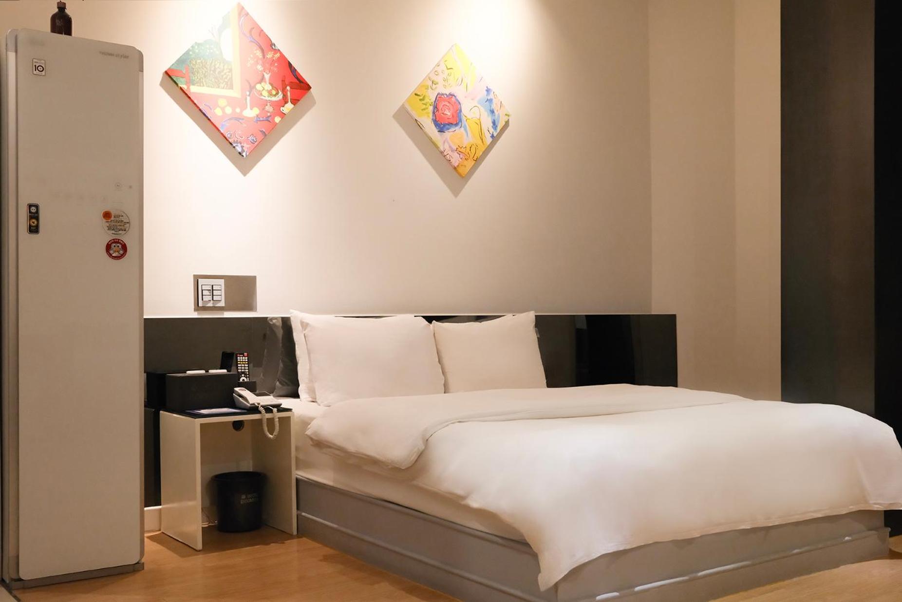 جناح بسرير مزدوج، Hotel Insomnia 4/9