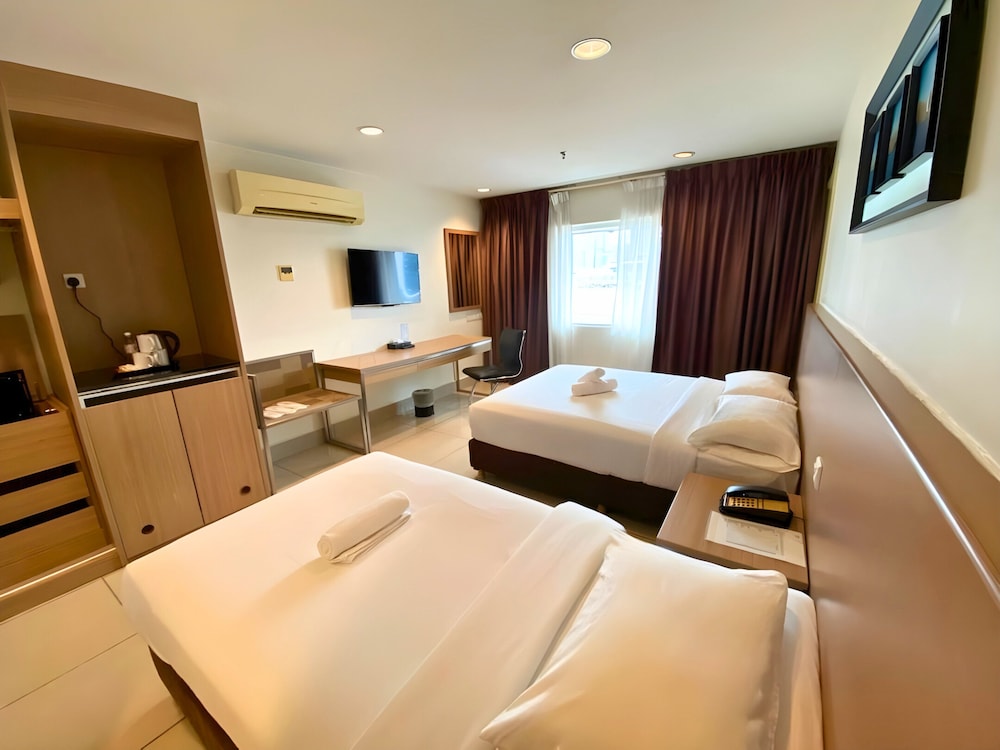 ROOM, TRIPLE