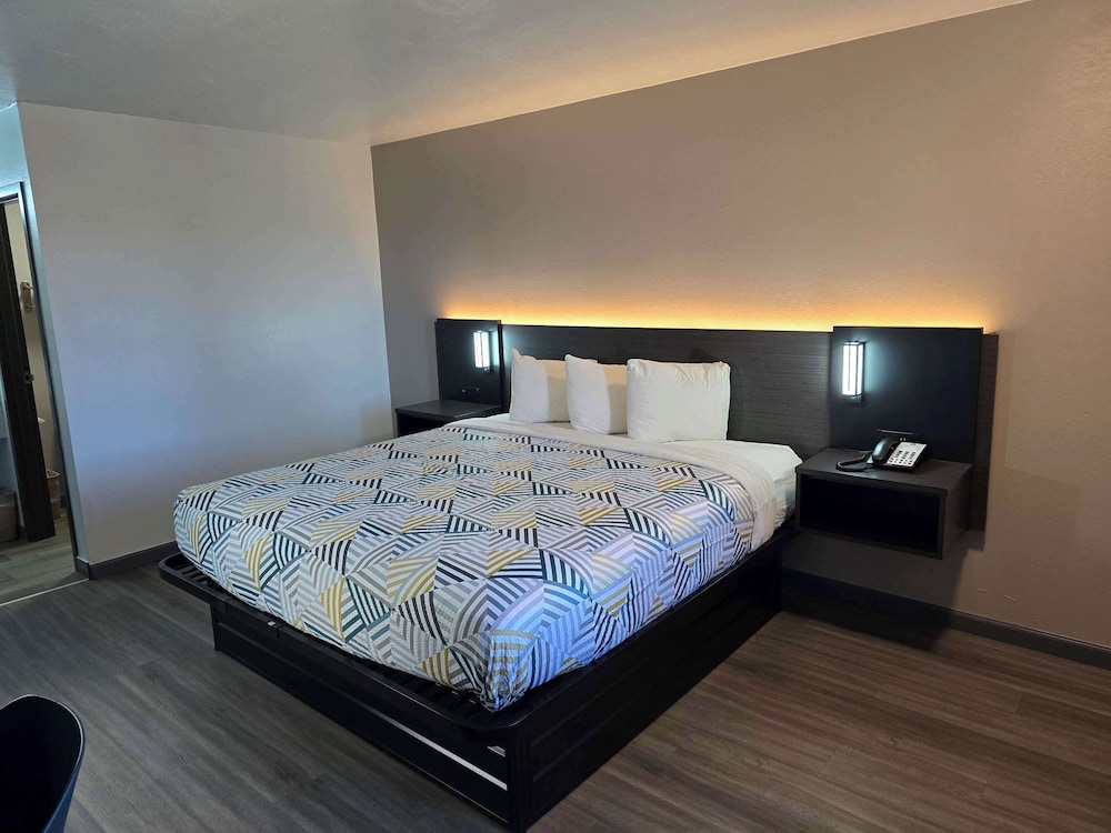 STANDARD, KING BED