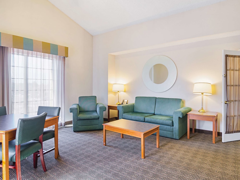 Ramada by Wyndham Westminster Denver 37/50