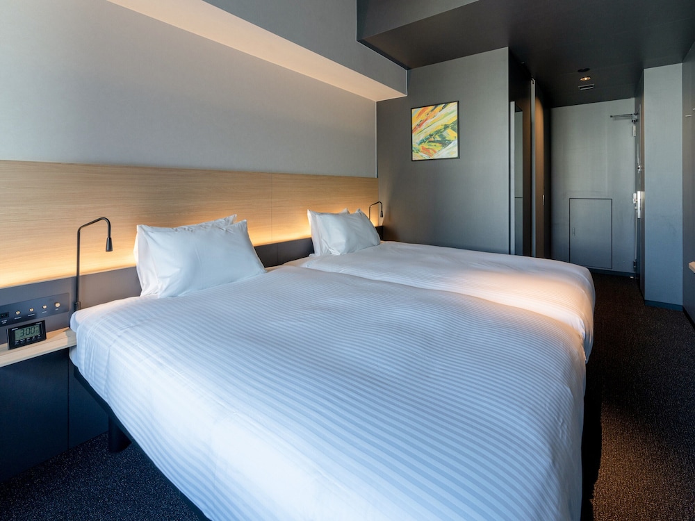 Corner Twin Room Shower Booth Only