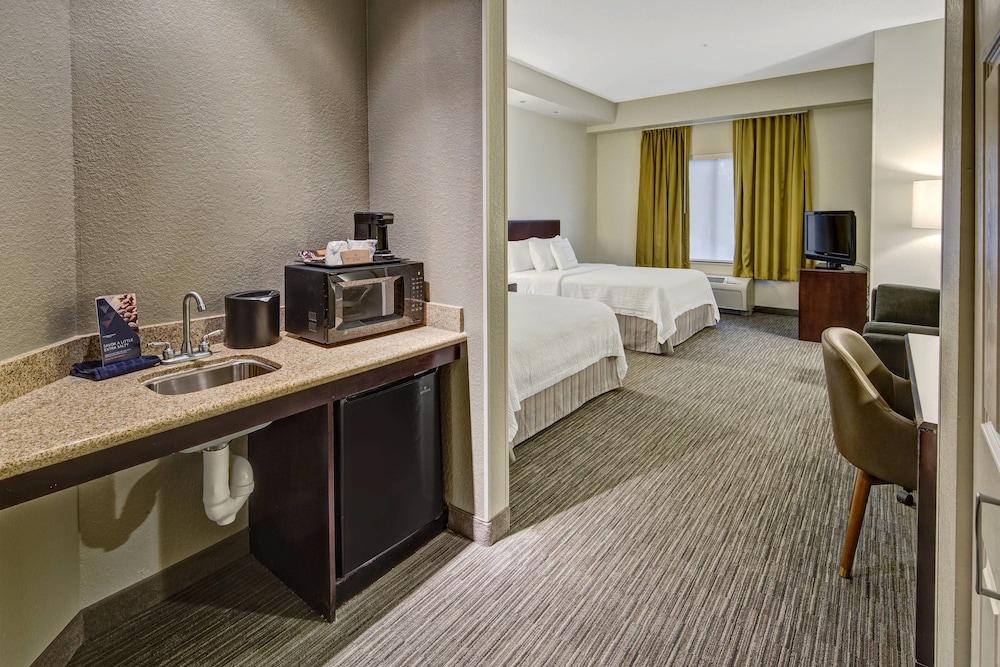 SpringHill Suites by Marriott Naples 12/40