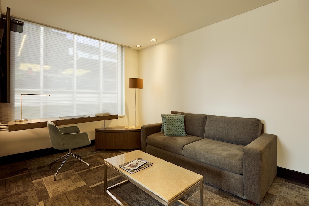 Ek Hotel 32/49