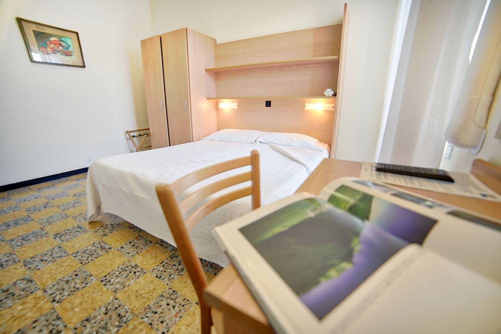 HOTEL MAYOLA 49/73
