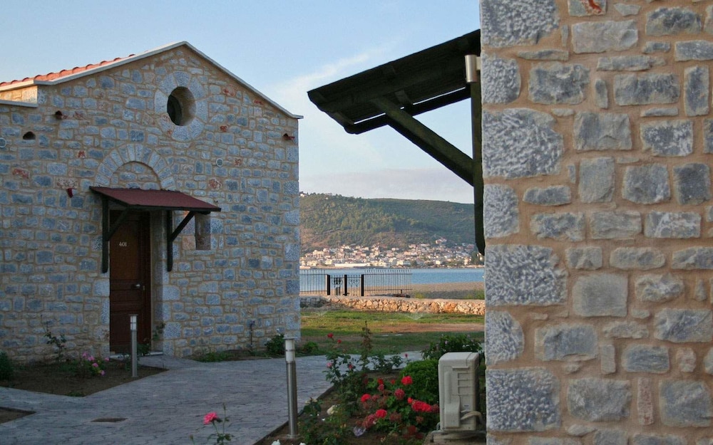 AKTAION RESORT 8/52