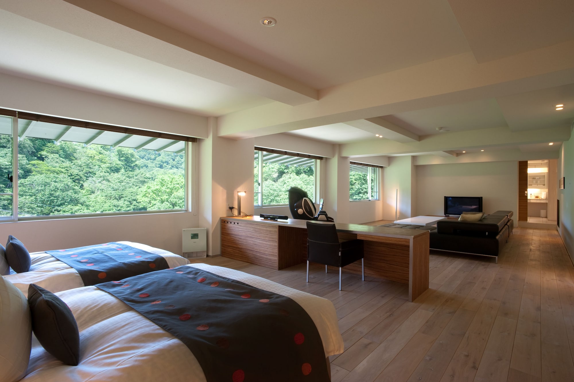LUXURY, SUITE, SINGLE, TWIN BEDS, ADULT ONLY, BATHTUB, SMOKING