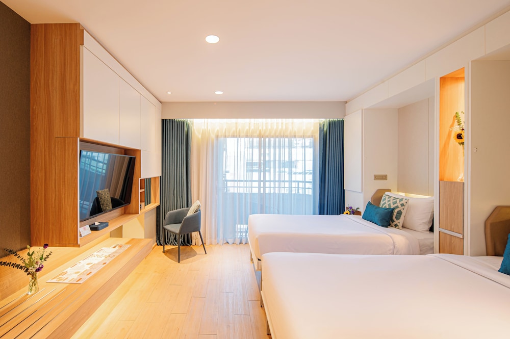 Compact, Deluxe, Double Bed
