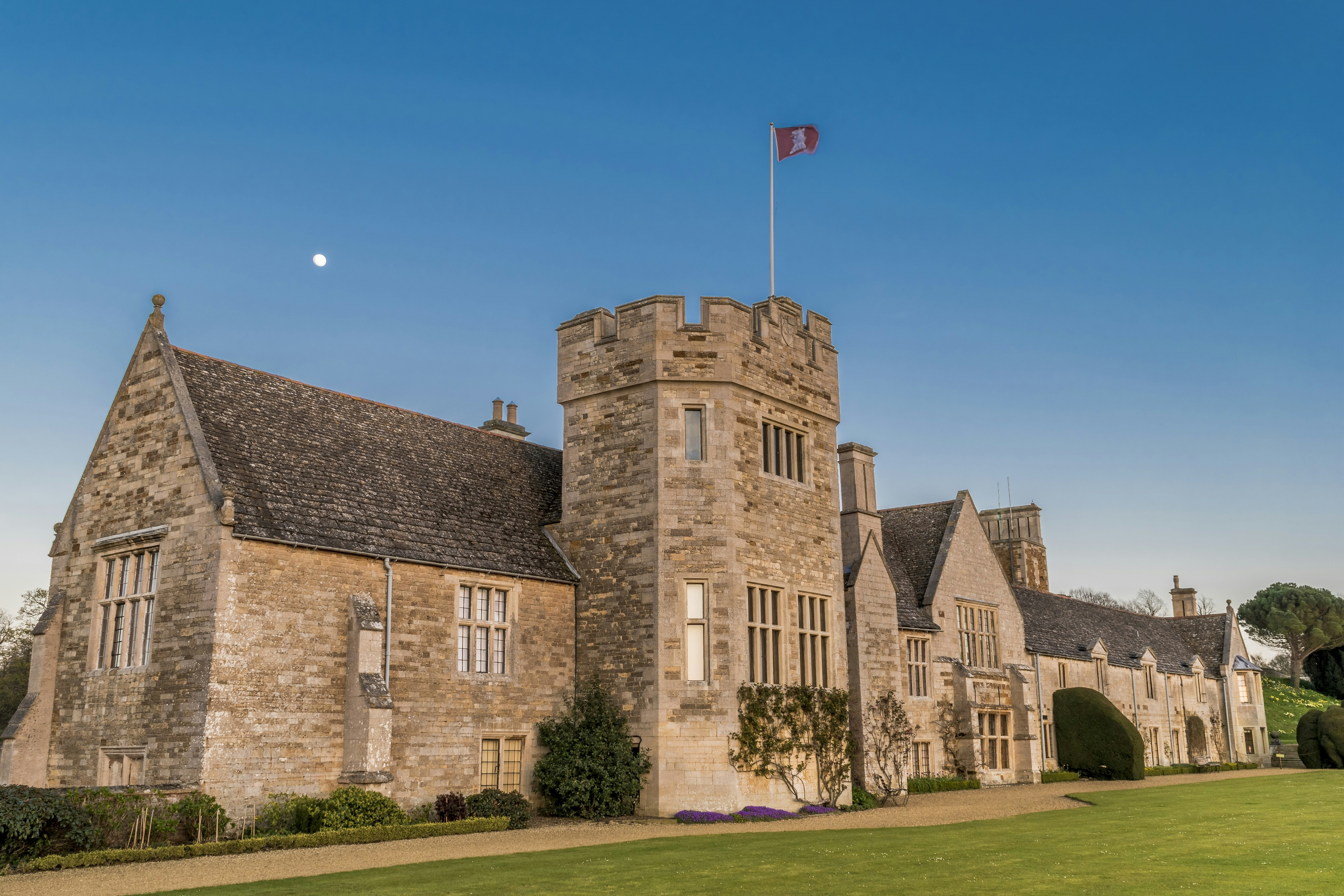 Rockingham Forest Hotel 48/50