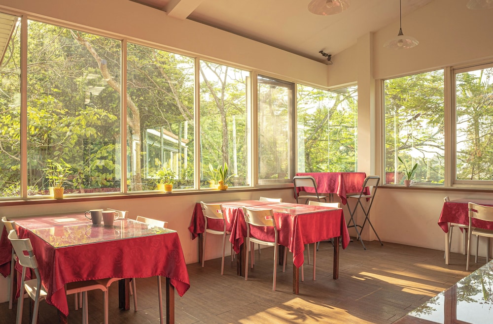 Regale Villa Hotel 56/73
