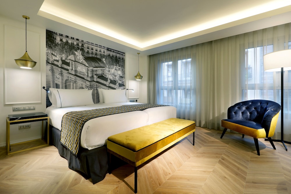 ROOM, SINGLE, TWIN BEDS