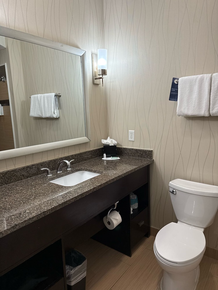 Fairfield Inn and Suites by Marriott North Spring 26/27