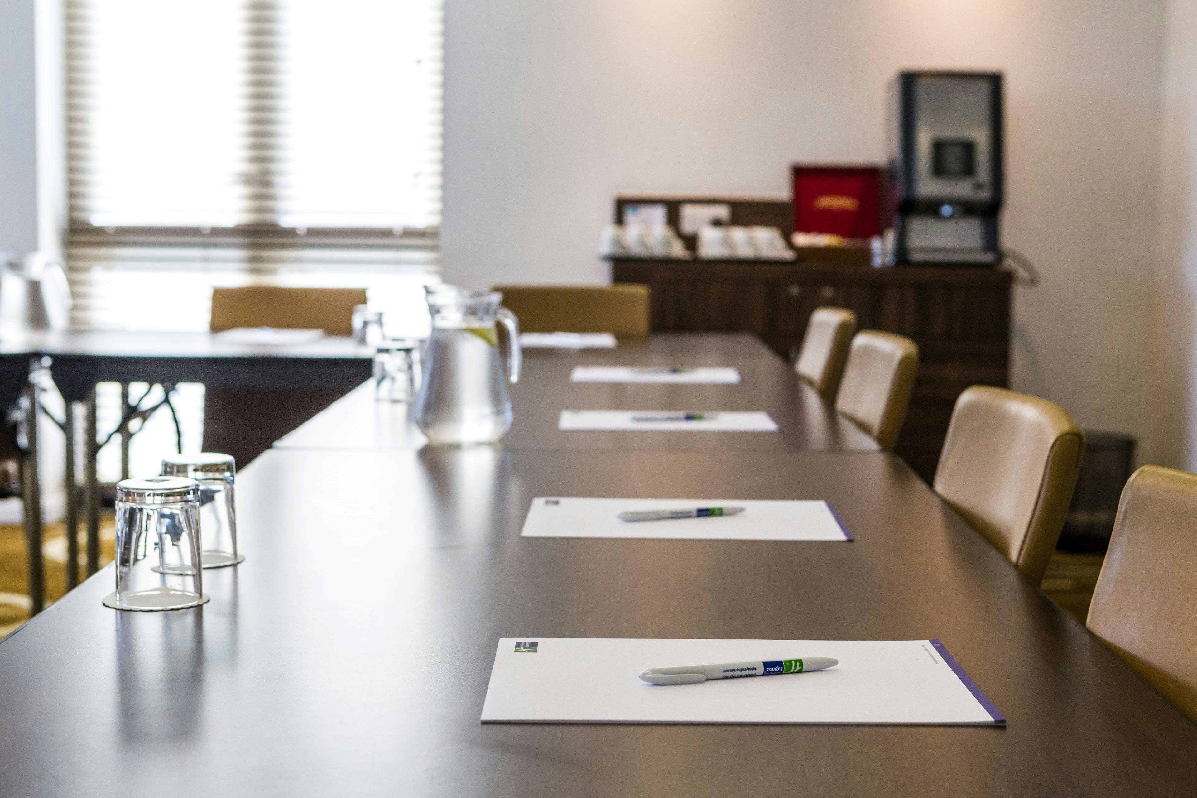 HOLIDAY INN EXPRESS COLCHESTER 29/33