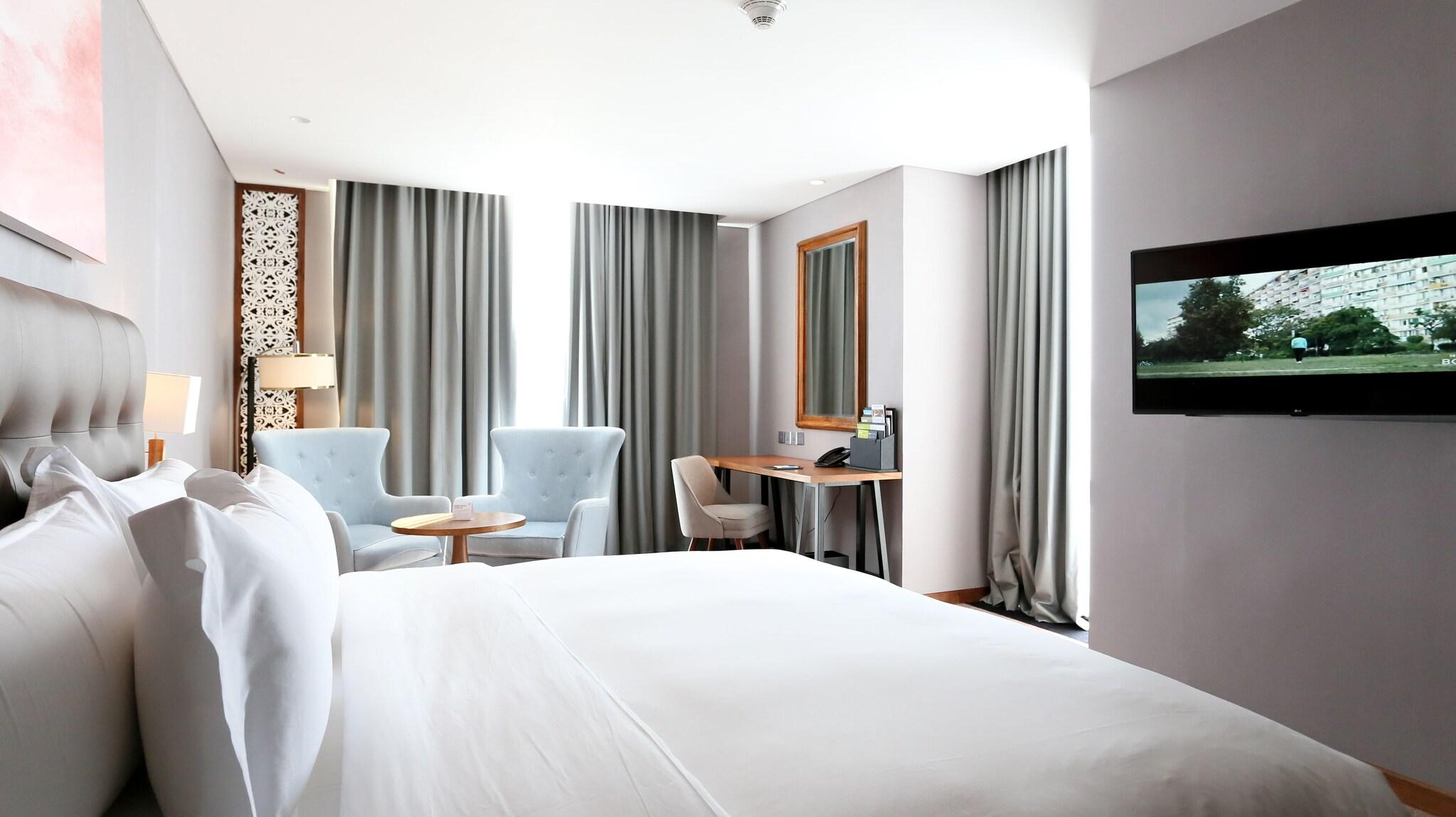 Room, Double Bed, Pool View