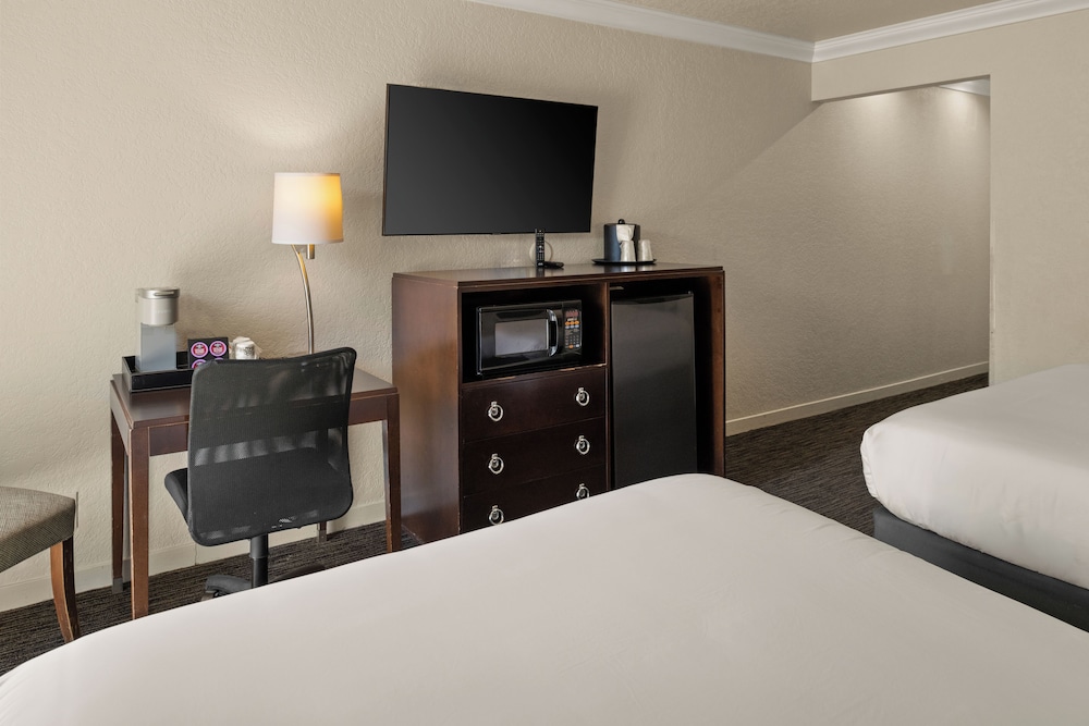 Cannery Row Inn 54/69