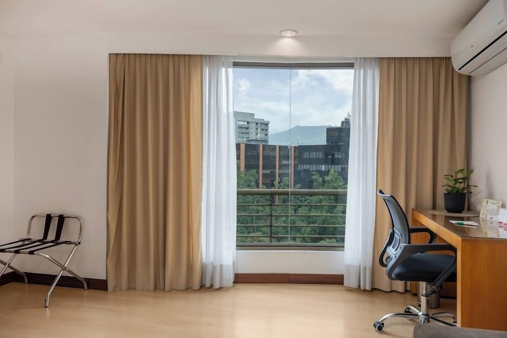 Leblon Suites Hotel 57/60