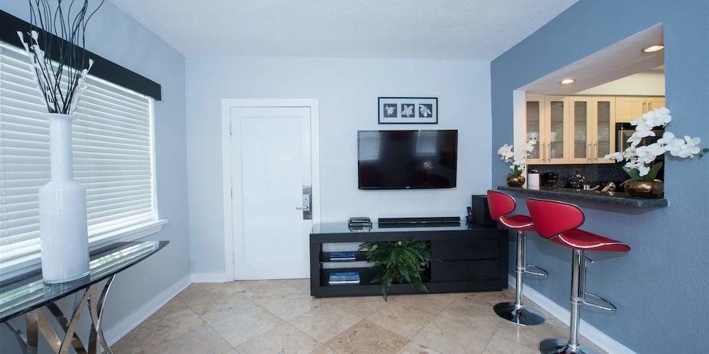 SUITES ON SOUTH BEACH 44/65