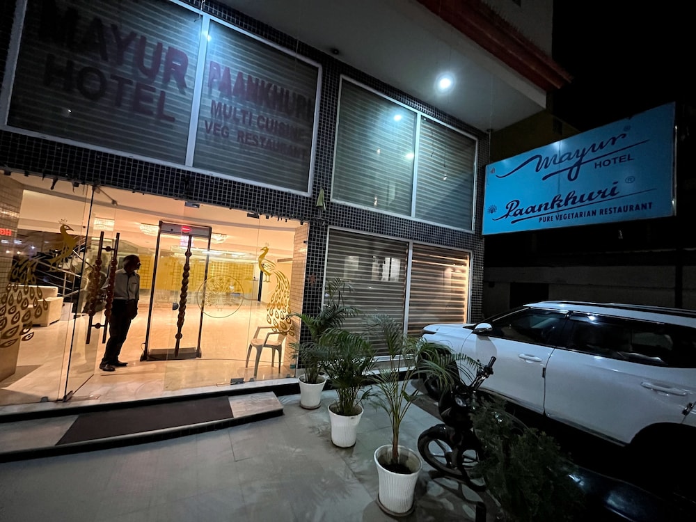 Mayur Hotel 26/49