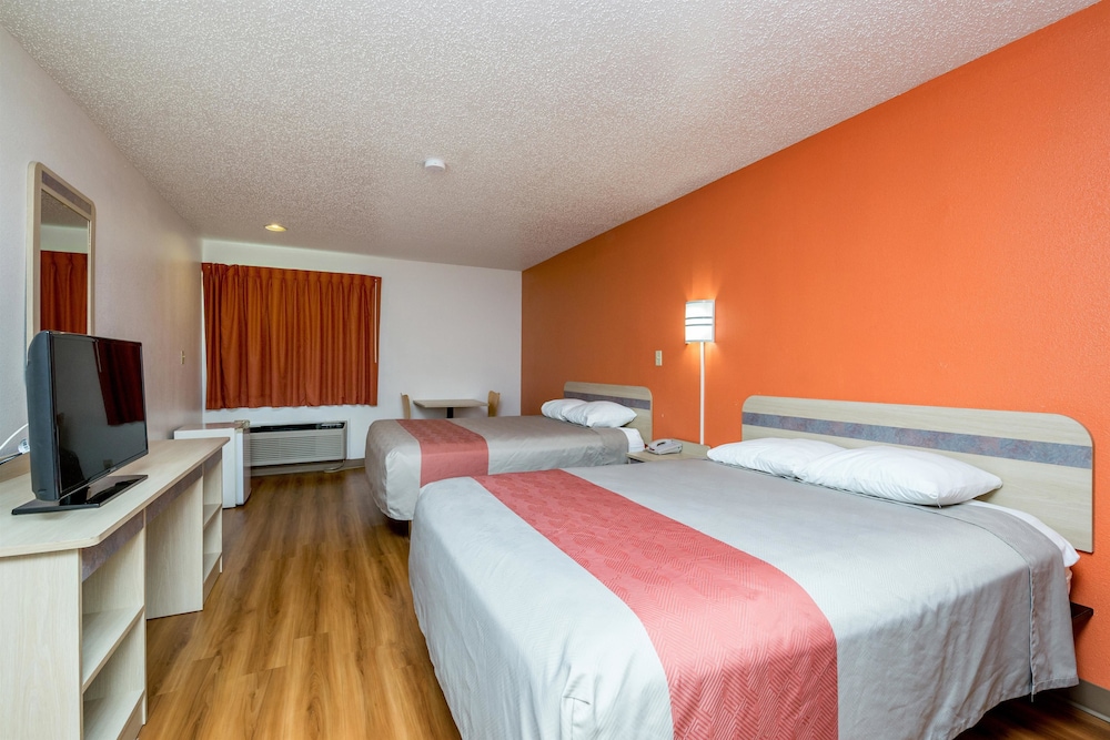 Motel6 Waterloo, IA 24/50