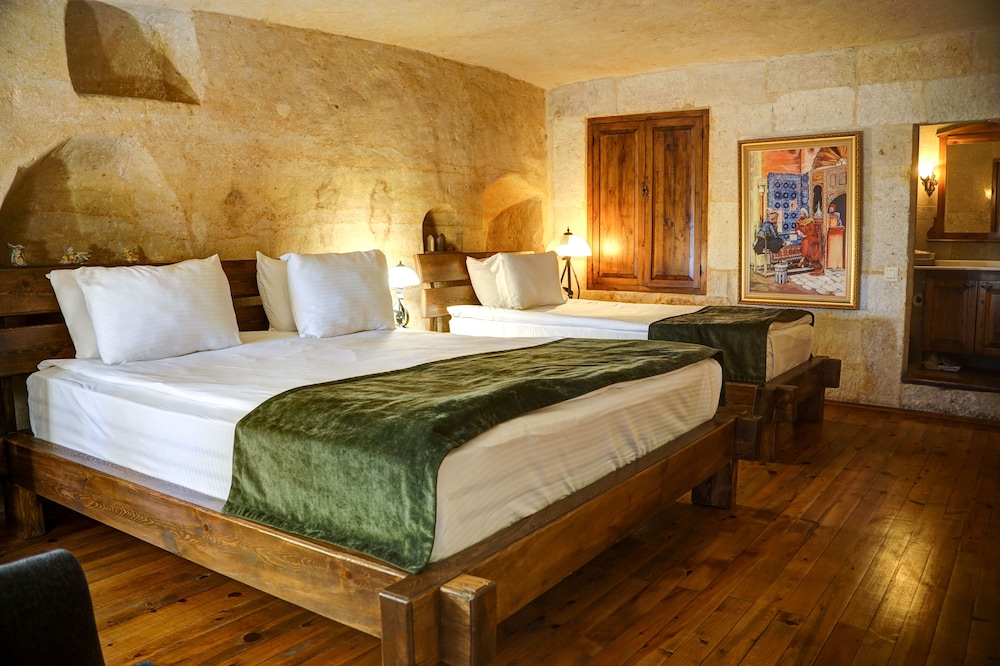 CAVE, SUITE, KING BED