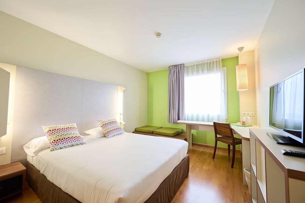 Travelodge BCN Cornella Fira 16/56