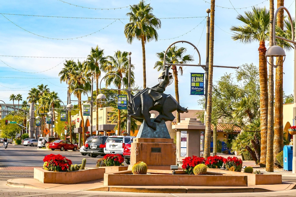 Hyatt Place Scottsdale/Old Town 57/65