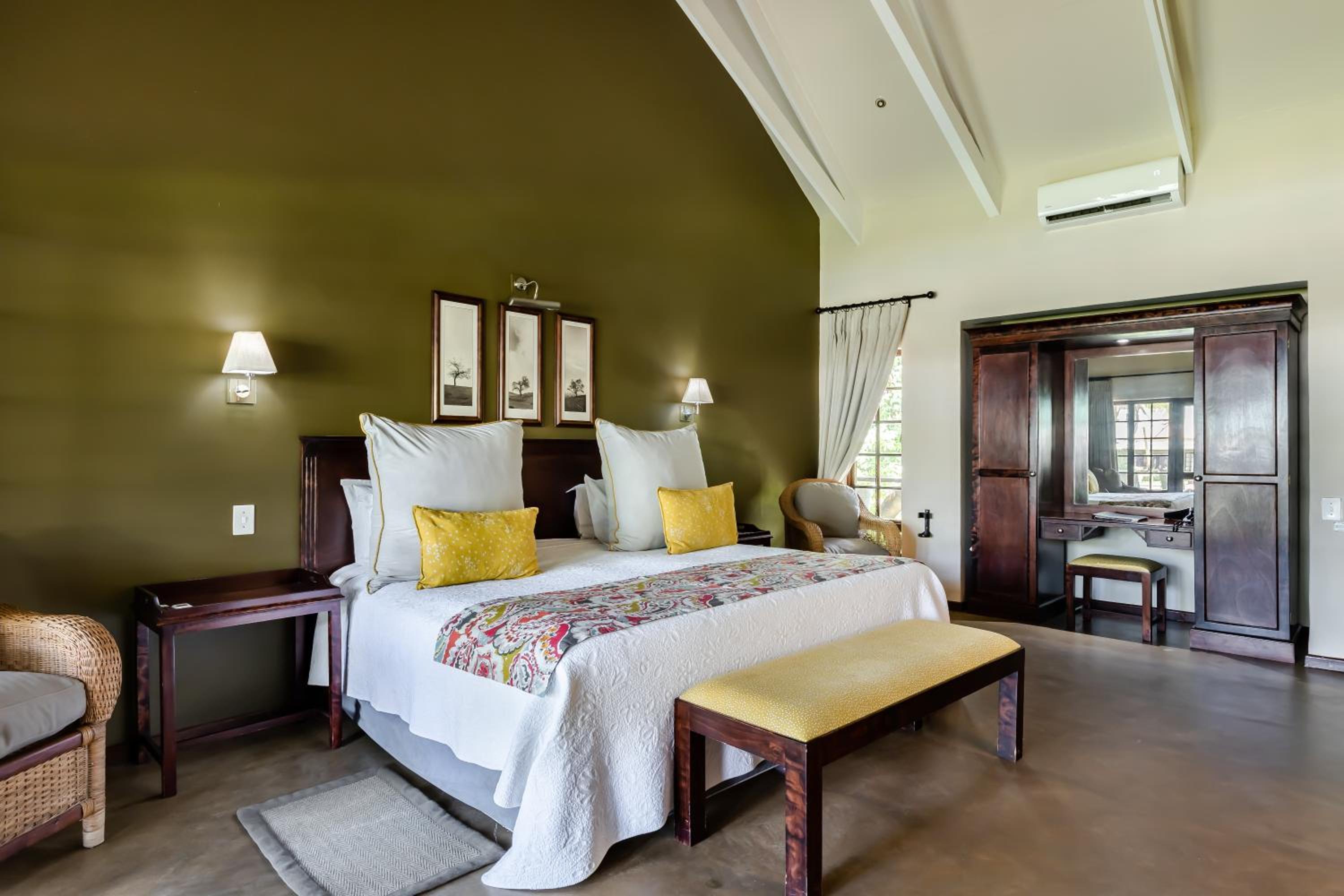 Deluxe, Twin Beds