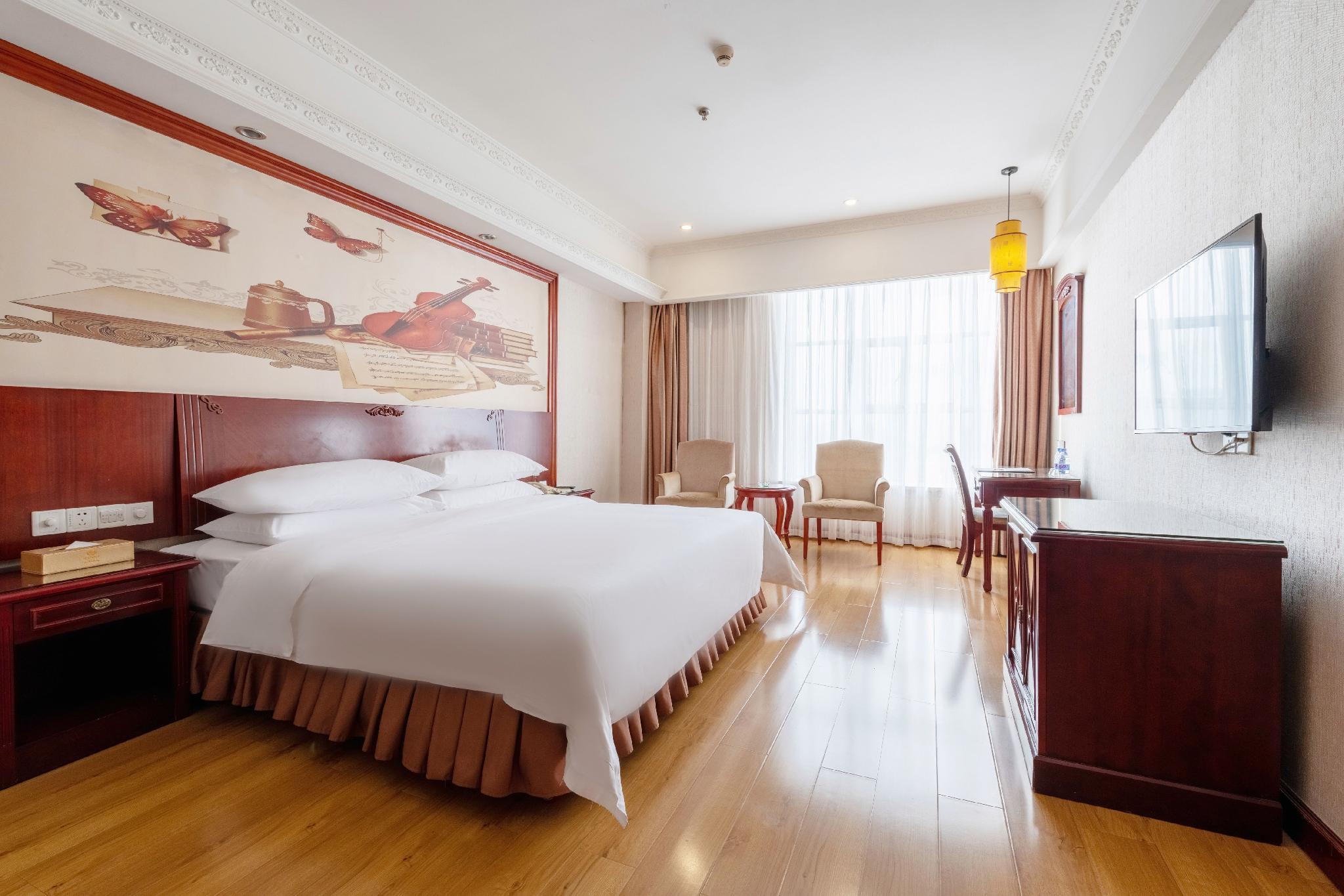 Vienna Hotel (Shenzhen Longhua Qinghu Road Branch 15/33