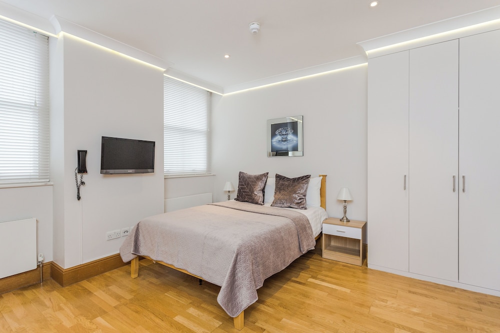 Semi Basement, Family, Studio, 1 Queen and 1 Single Bed, Sofa