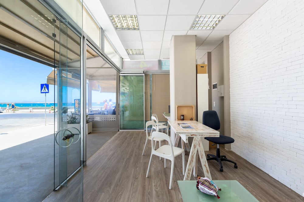 Meltemi Coast Suites 68/68