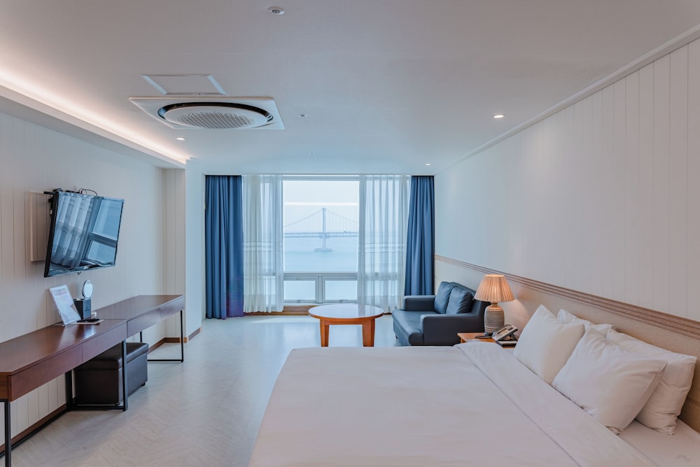 Homers Hotel 4/50