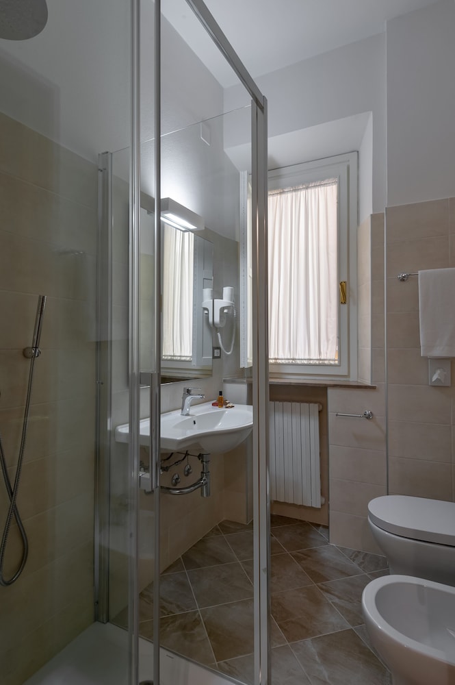 Albergo Reggio 60/63