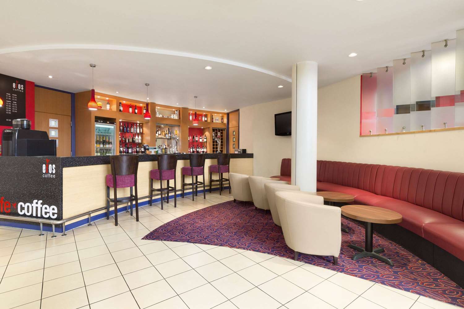Ramada by Wyndham London North M1 9/40